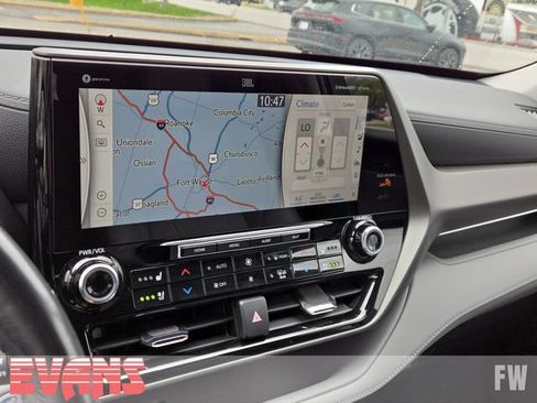 Used 2021 Toyota Highlander Limited AWD/4WD image 8