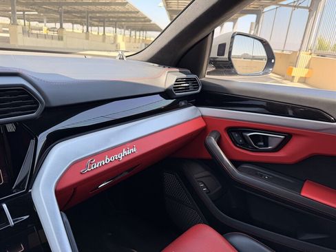 Used 2021 Lamborghini Urus AWD/4WD image 35