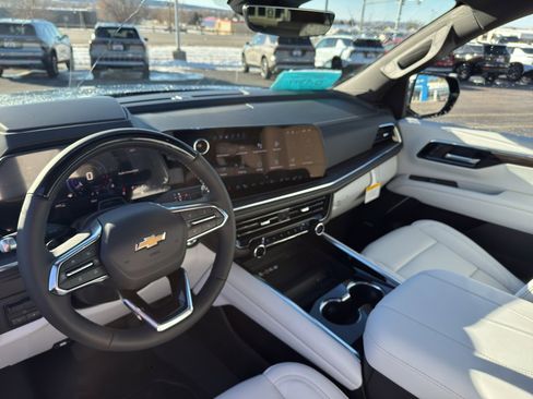 New 2026 Chevrolet Suburban Premier image 13