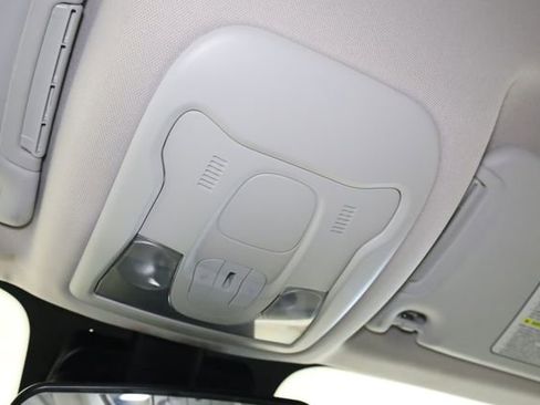 Used 2019 Jeep Renegade Latitude w/ Cold Weather Group image 22