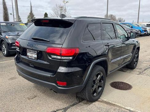 Used 2019 Jeep Grand Cherokee Laredo image 5