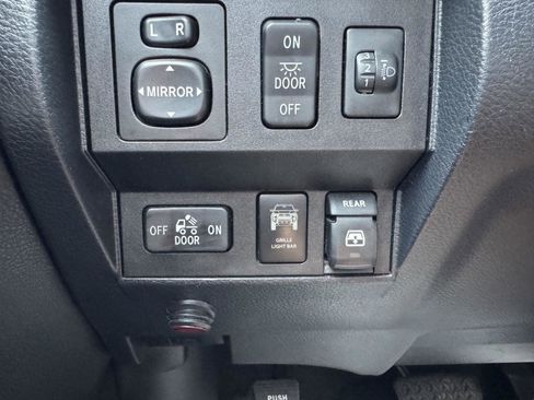 Used 2018 Toyota Tundra Limited w/ Limited Premium Package AWD/4WD image 20