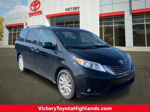 Used 2017 Toyota Sienna XLE w/ XLE Navigation Package AWD/4WD image 1