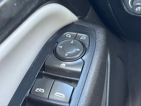 Used 2019 Chevrolet Equinox LT image 22