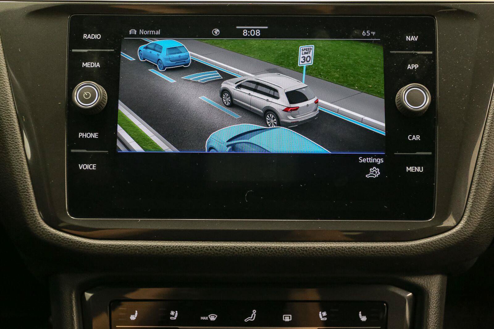 Used 2023 Volkswagen Tiguan SEL R-Line AWD/4WD image 33