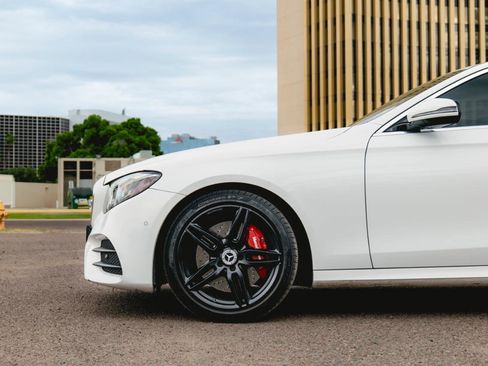 Used 2017 Mercedes-Benz E 300 image 2