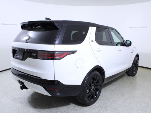 Used 2023 Land Rover Discovery S R-Dynamic image 7