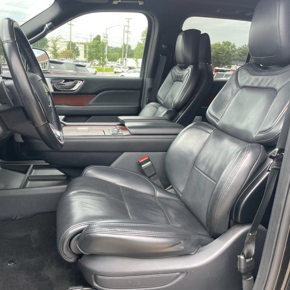 Used 2022 Lincoln Navigator L Reserve AWD/4WD image 5