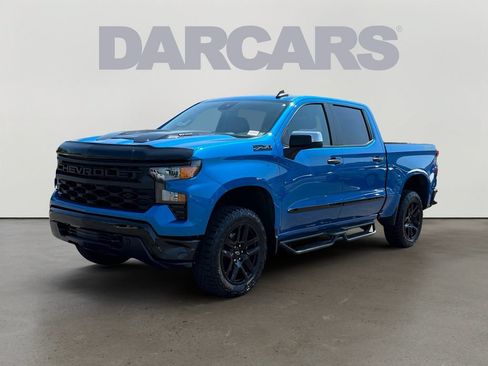 Used 2024 Chevrolet Silverado 1500 Custom Trail Boss w/ Dark Appearance Package AWD/4WD image 3