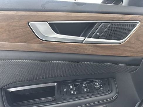 Used 2024 Volkswagen Atlas SE image 21