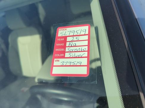 Certified 2025 Kia Sorento S w/ Panoramic Sunroof Package image 5