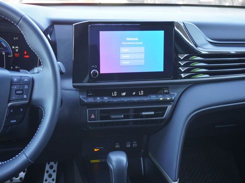 Used 2025 Toyota Camry SE w/ Convenience Package FWD image 15