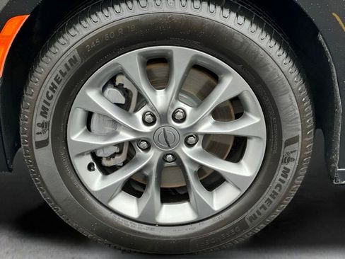 Certified 2023 Chrysler Pacifica Touring-L image 26