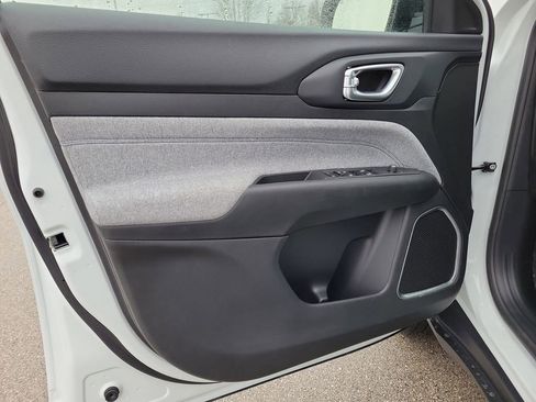 New 2026 Jeep Compass Latitude image 19