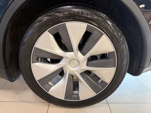 Used 2021 Tesla Model Y Long Range AWD/4WD image 37