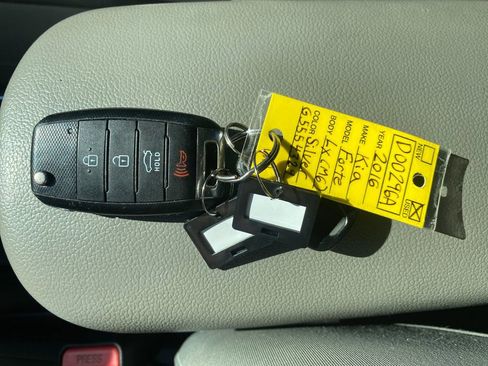 Used 2016 Kia Forte LX FWD image 14
