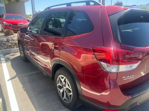 Used 2023 Subaru Forester Premium AWD/4WD image 8