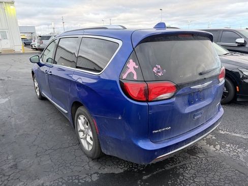 Used 2019 Chrysler Pacifica Limited image 4