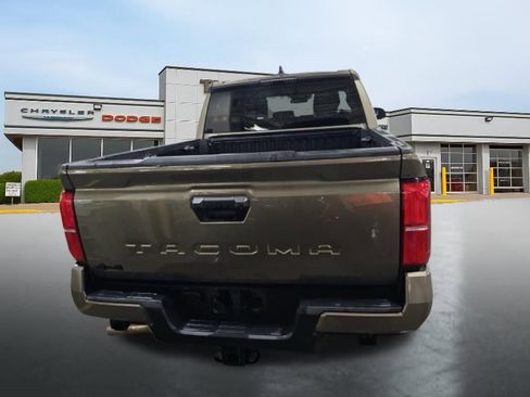 Used 2025 Toyota Tacoma TRD Sport image 5