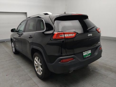 Used 2017 Jeep Cherokee Latitude FWD image 5