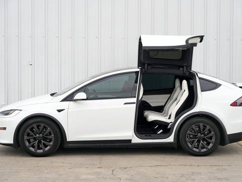 Used 2022 Tesla Model X image 51