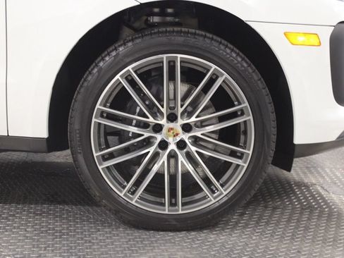 New 2026 Porsche Macan AWD/4WD image 14