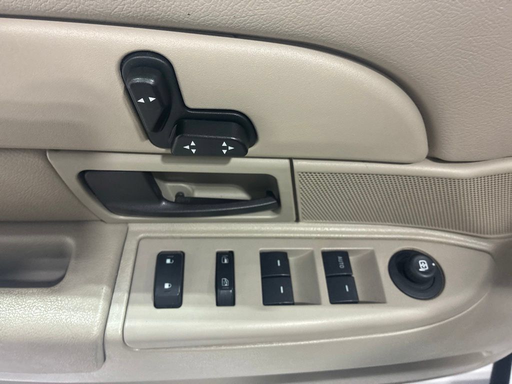 Used 2011 Ford Crown Victoria LX w/ Comfort Appearance Pkg RWD image 13