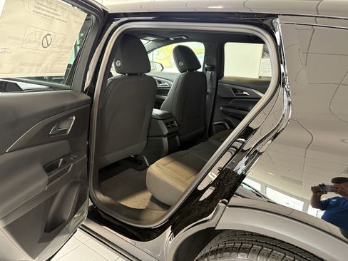 New 2026 Chevrolet Equinox EV LT image 19