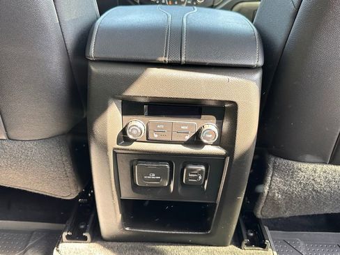 Used 2023 Chevrolet Traverse Premier AWD/4WD image 26