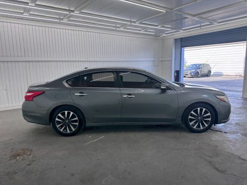 Used 2017 Nissan Altima 2.5 SL FWD image 4