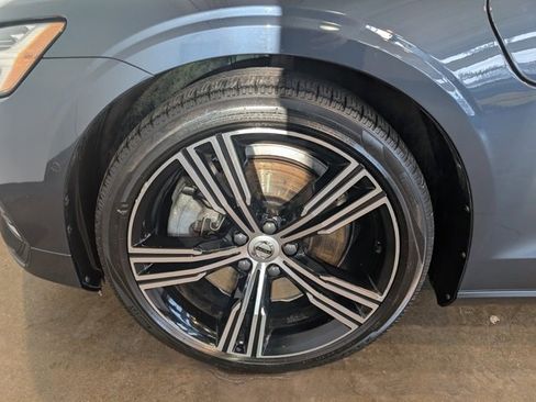 Used 2019 Volvo S60 T8 Inscription image 10