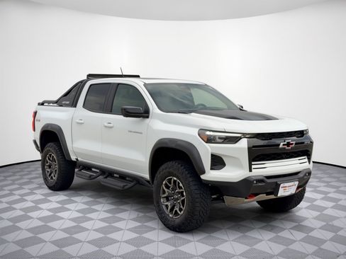 Used 2024 Chevrolet Colorado ZR2 w/ LPO, Sports Bar Package AWD/4WD image 7
