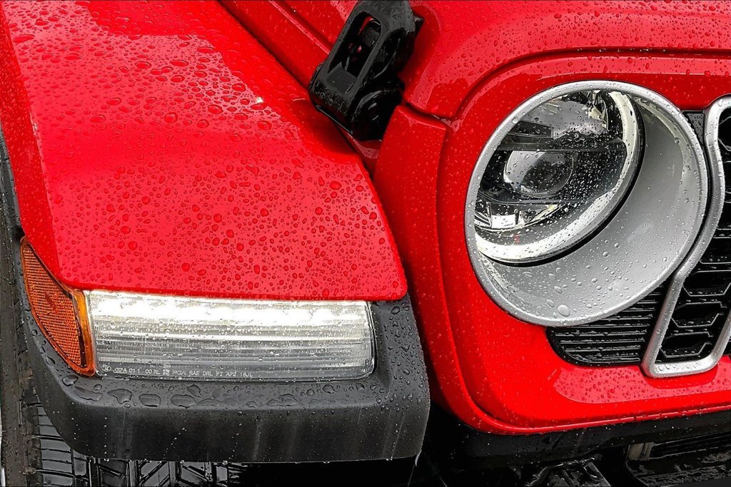 Used 2026 Jeep Wrangler Unlimited Sahara AWD/4WD image 27