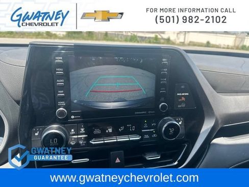 Used 2022 Toyota Highlander XLE AWD/4WD image 18