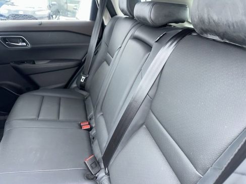 Used 2021 Nissan Rogue SV w/ Premium Package image 8