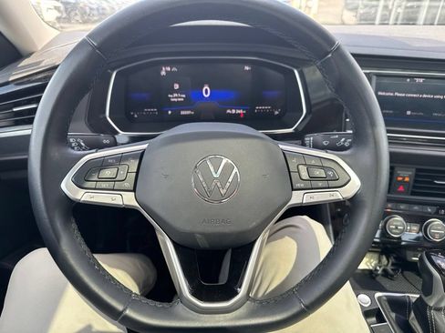 Used 2023 Volkswagen Jetta SE w/ Panoramic Sunroof Package FWD image 2