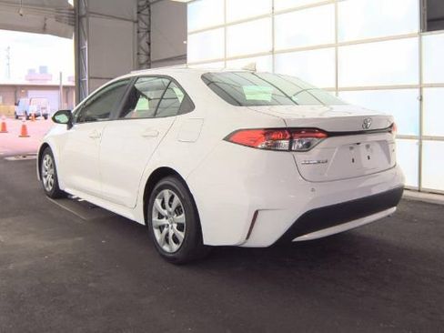 Used 2021 Toyota Corolla LE FWD image 2