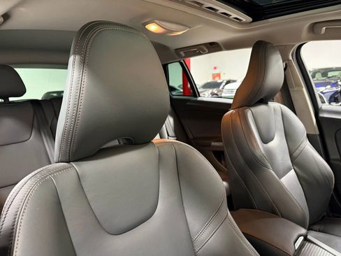 Used 2016 Volvo V60 T5 Cross Country image 48