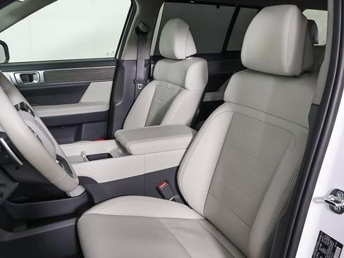 Certified 2025 Hyundai Santa Fe Limited image 32