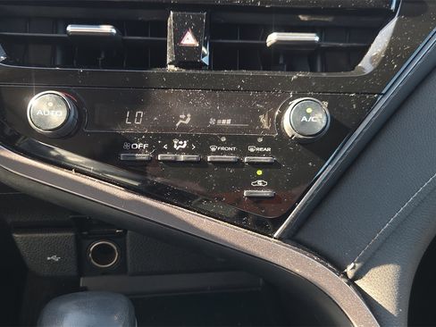 Used 2021 Toyota Camry SE image 17