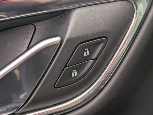 Used 2023 GMC Yukon SLT AWD/4WD image 11