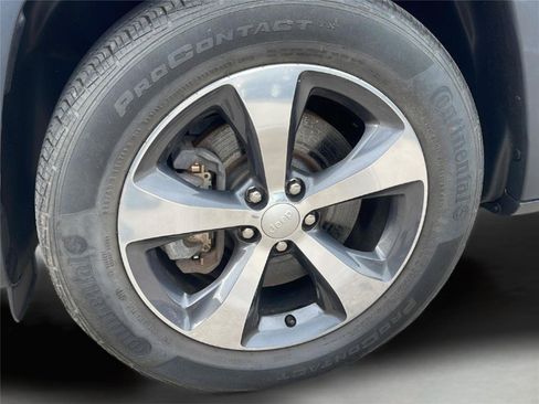 Used 2019 Jeep Cherokee Limited AWD/4WD image 24