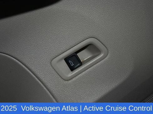 Used 2025 Volkswagen Atlas SEL AWD/4WD image 24