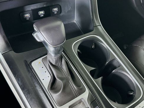 Used 2024 Kia Carnival LX image 23