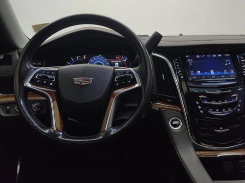 Used 2017 Cadillac Escalade Luxury image 22