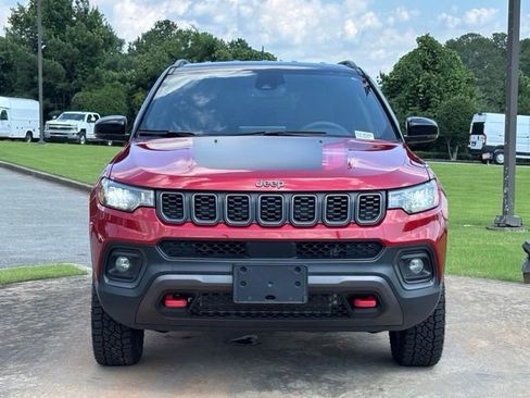 Used 2025 Jeep Compass Trailhawk AWD/4WD image 2