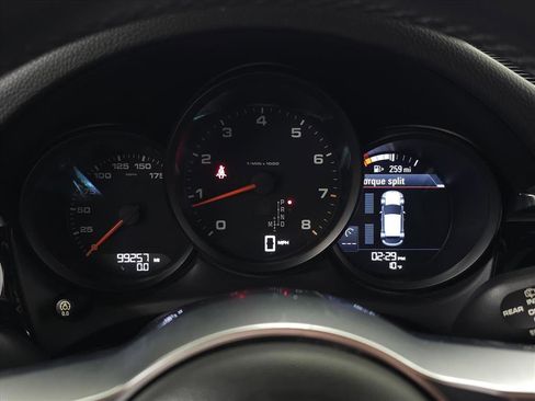 Used 2018 Porsche Macan image 21