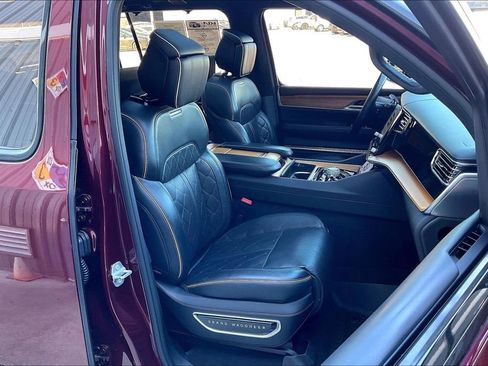 Used 2022 Jeep Grand Wagoneer Series III w/ Rear Seat Video Group 1 image 7
