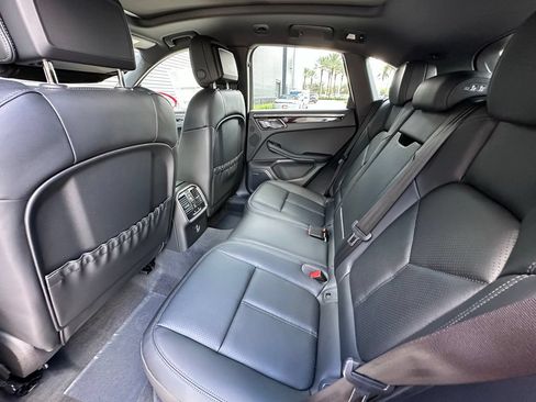Certified 2026 Porsche Macan AWD/4WD image 33