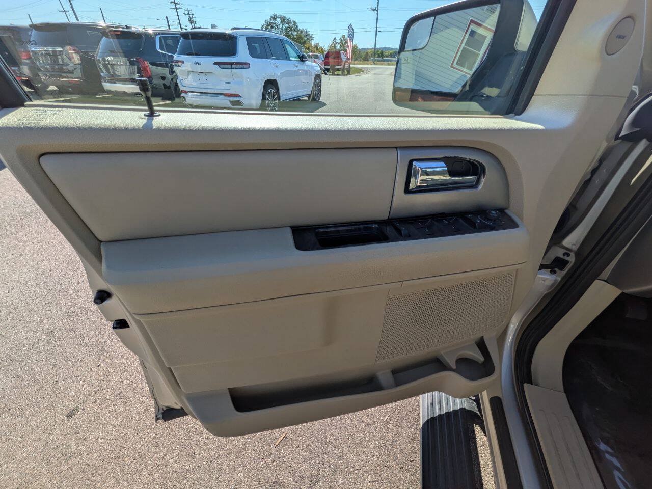 Used 2017 Ford Expedition Limited w/ Equipment Group 301A AWD/4WD image 17